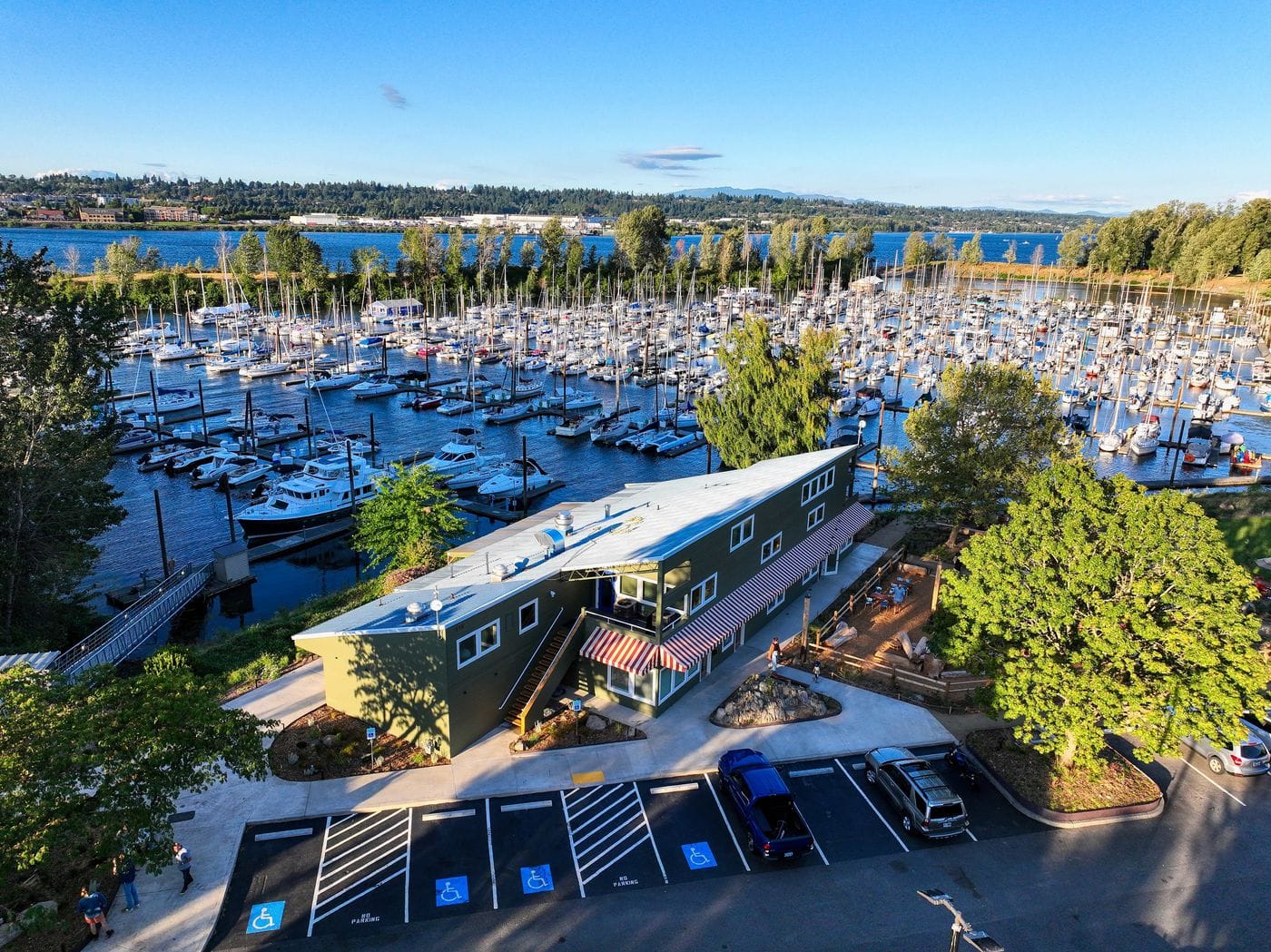 Image of Tomahawk Bay and Pal's restaurant and bar.  