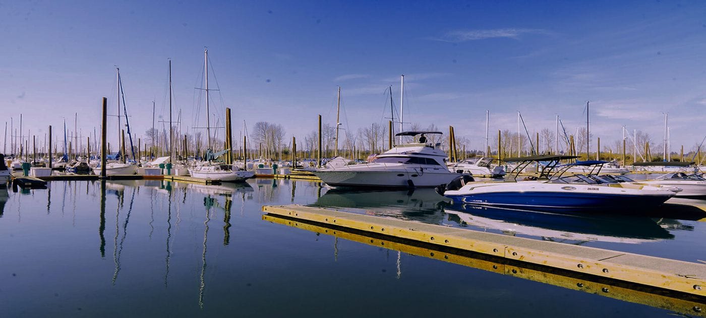 A Yacht pulling Cruising through the docks at Tomahawk bay in Portland Oregon
