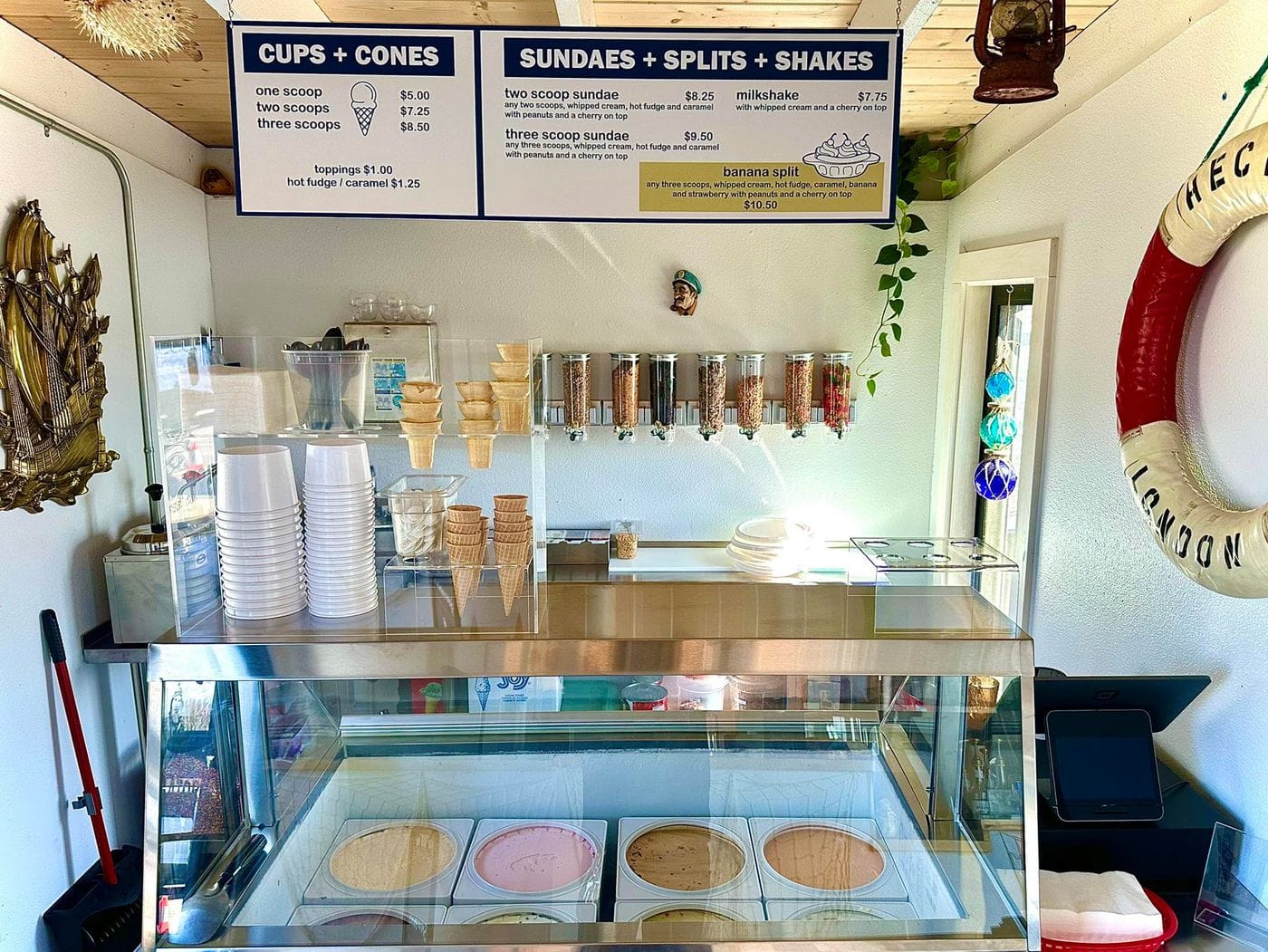 6 flavors of ice cream at Navigator Coffee plus a sorbet